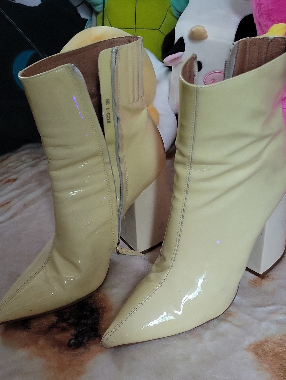 Alias Mae Cream Patent Pointed-Toe Block Heel High-Ankle Boots